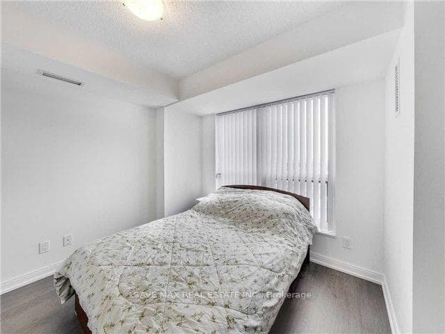 255 Village Green N/A Unit 1909 photo 12