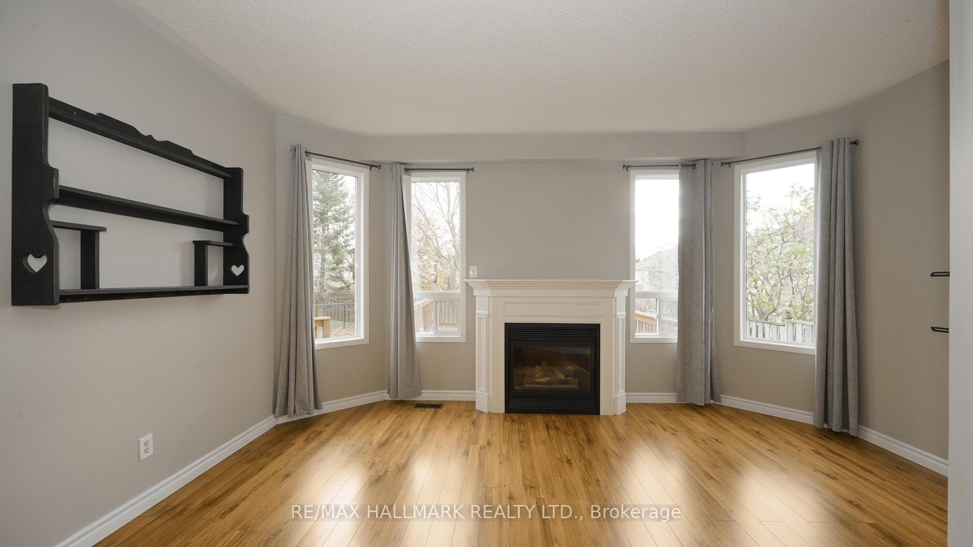 1035 Beatrice Street photo 9