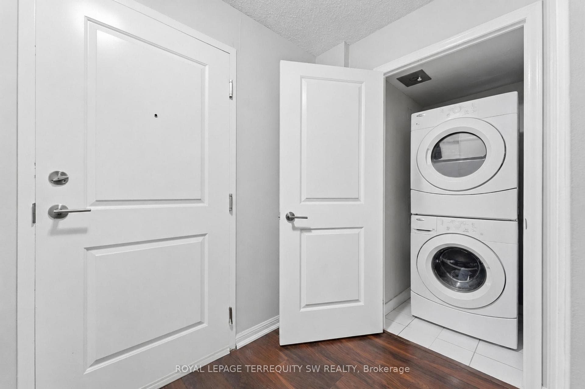 35 Bastion Street Unit 513 photo 3