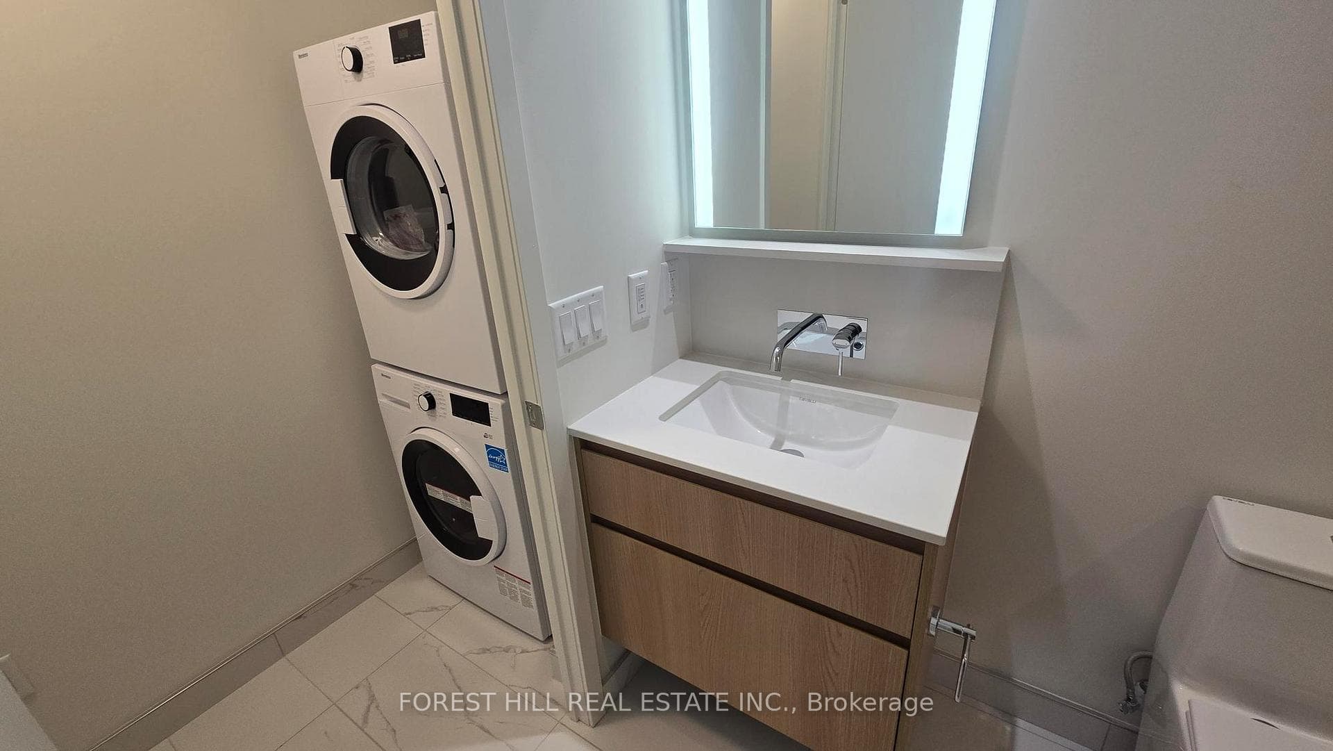 322 Dupont Street Unit 402 photo 15