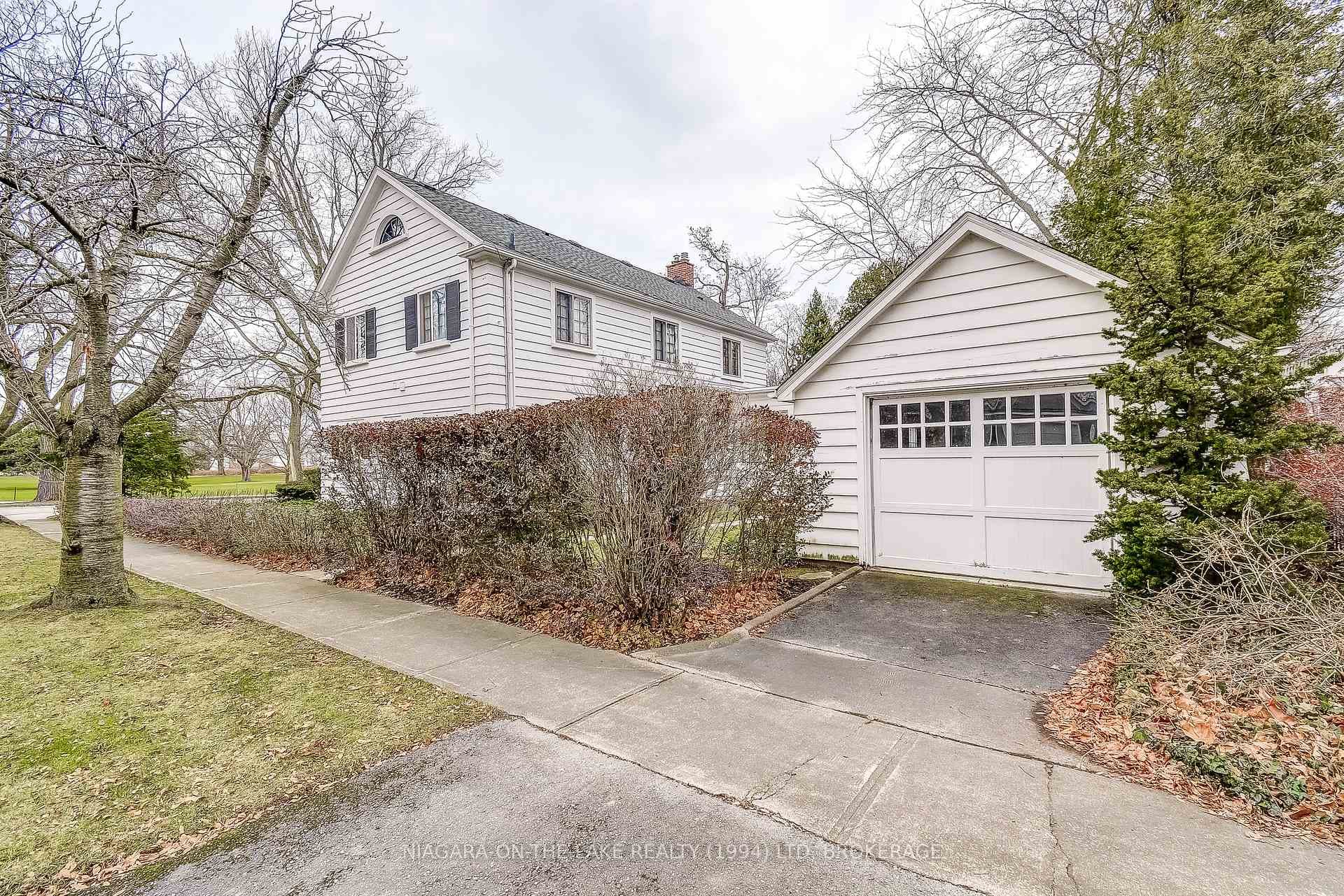 140 Simcoe Street photo 33