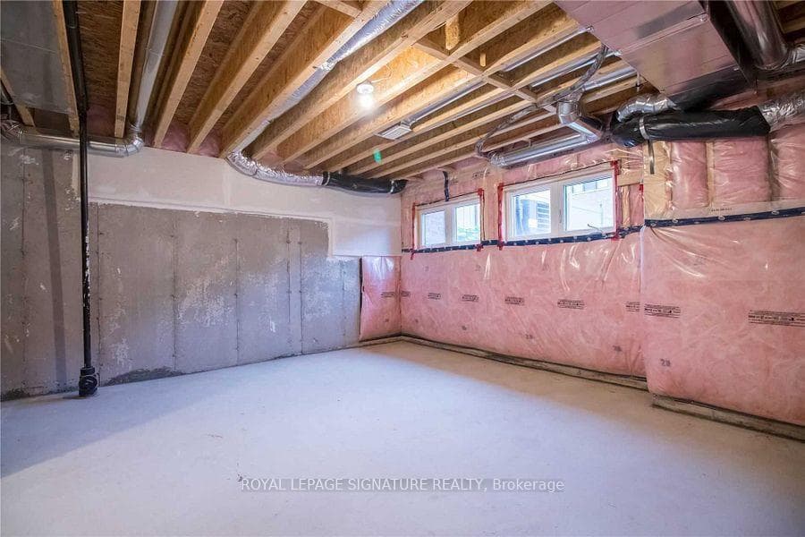 76 Scarletwood Street photo 34