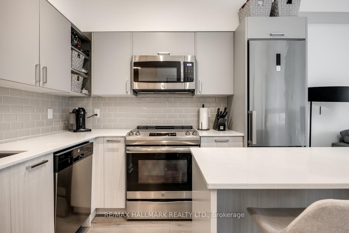 385 Osler Street Unit 306 photo 6