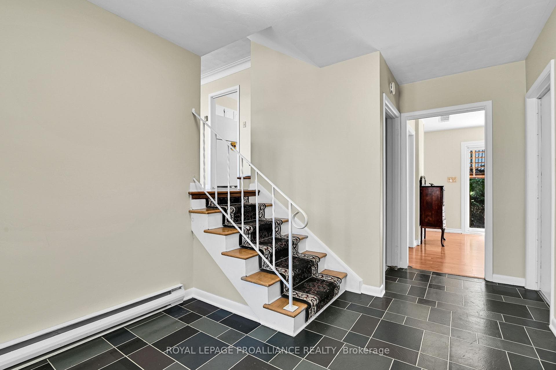 42 Davison Avenue photo 5