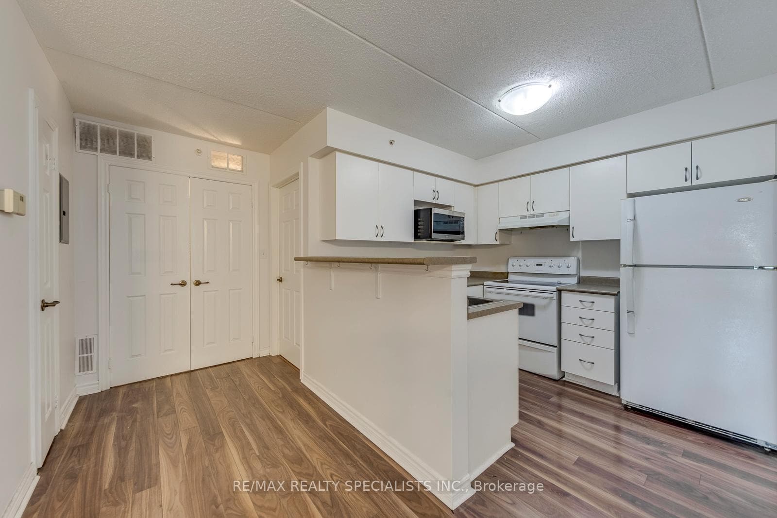 2035 Appleby Line Unit 308 photo 12