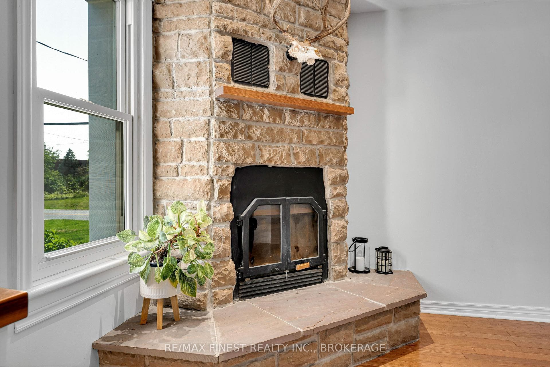2112 Battersea Road photo 23