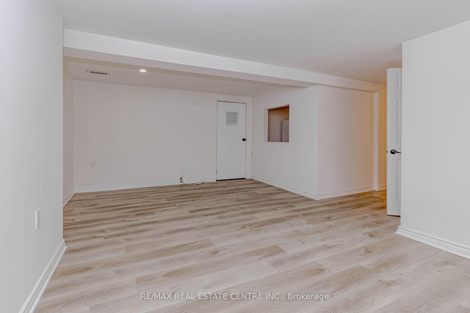 61 Mossbank Drive photo 23