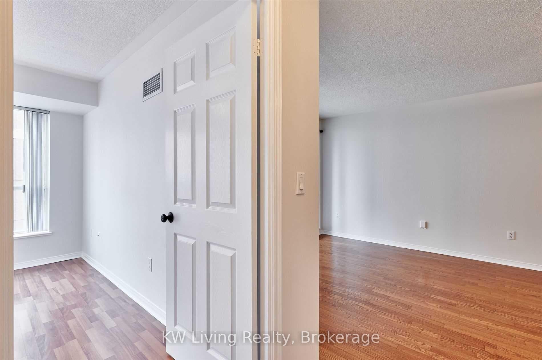 909 Bay Street Unit 606 photo 19