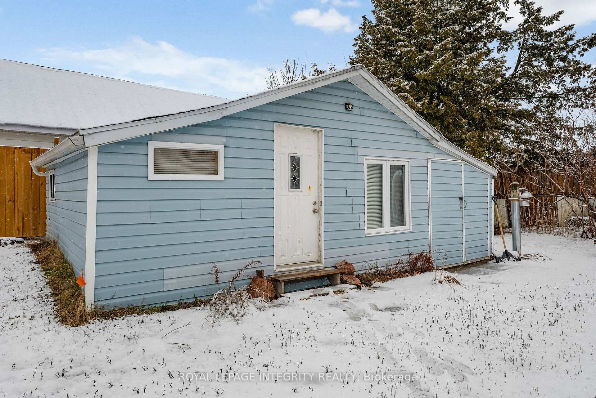 651 Lorne Street photo 25