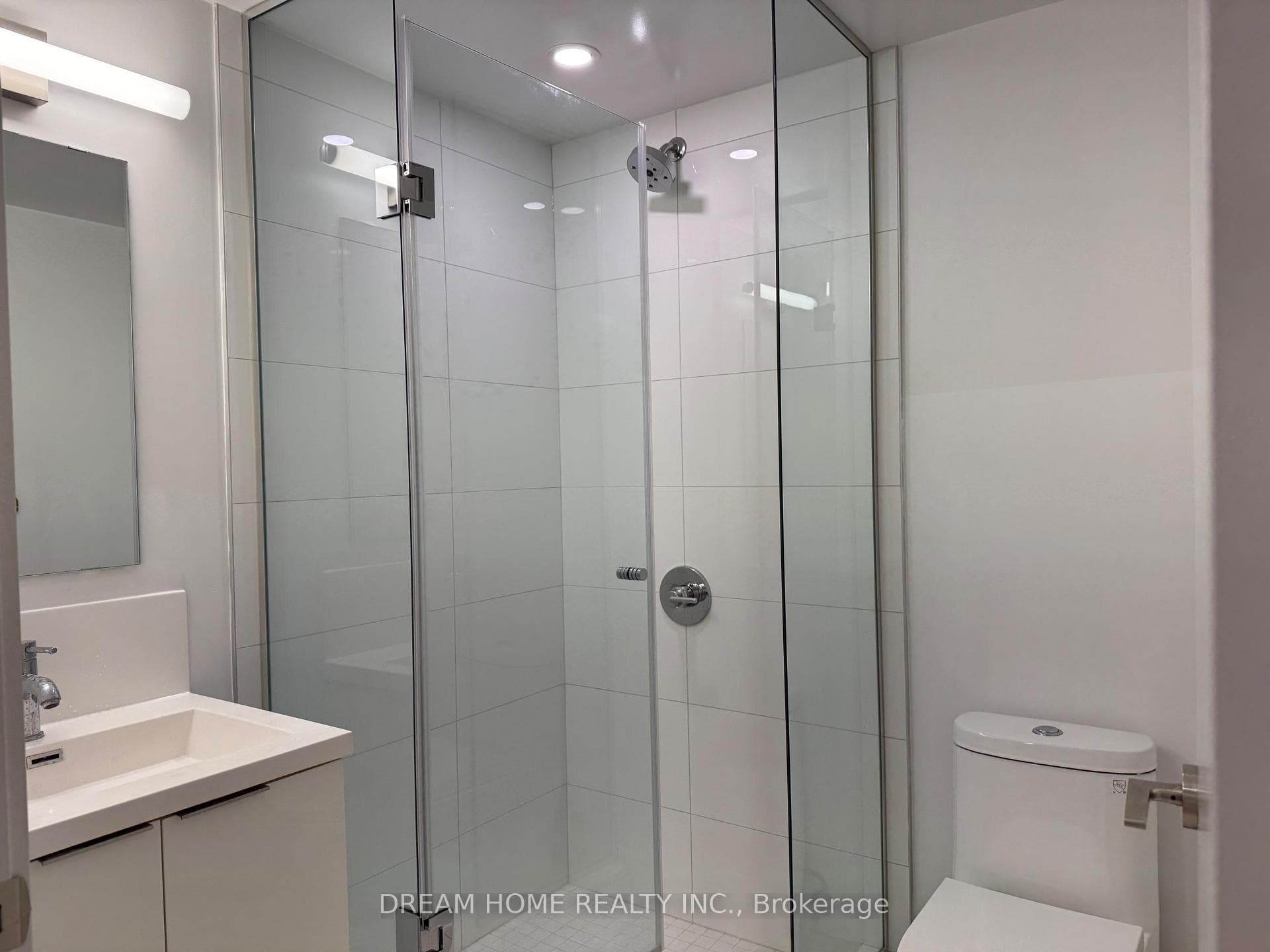 230 Simcoe Street Unit 1024 photo 4