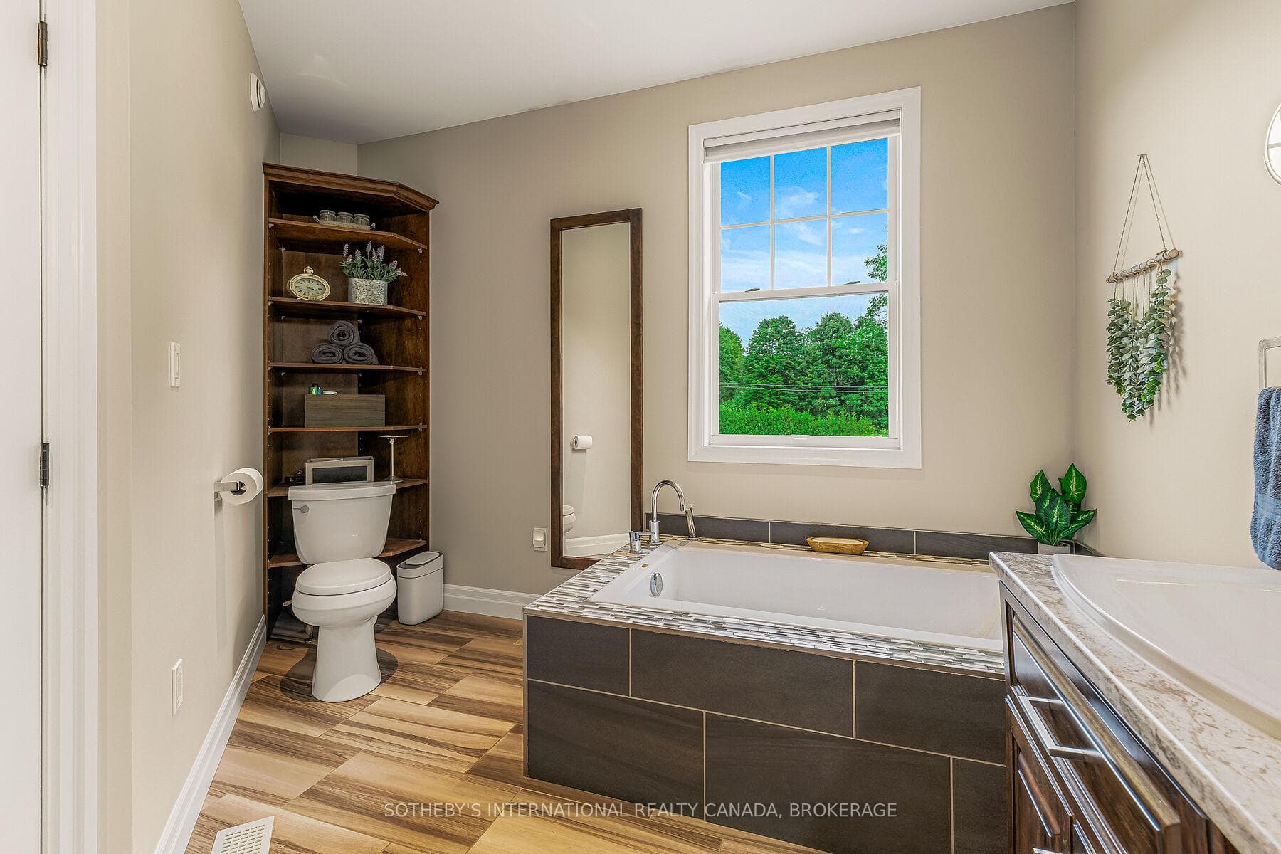 92 Reynolds Road photo 22