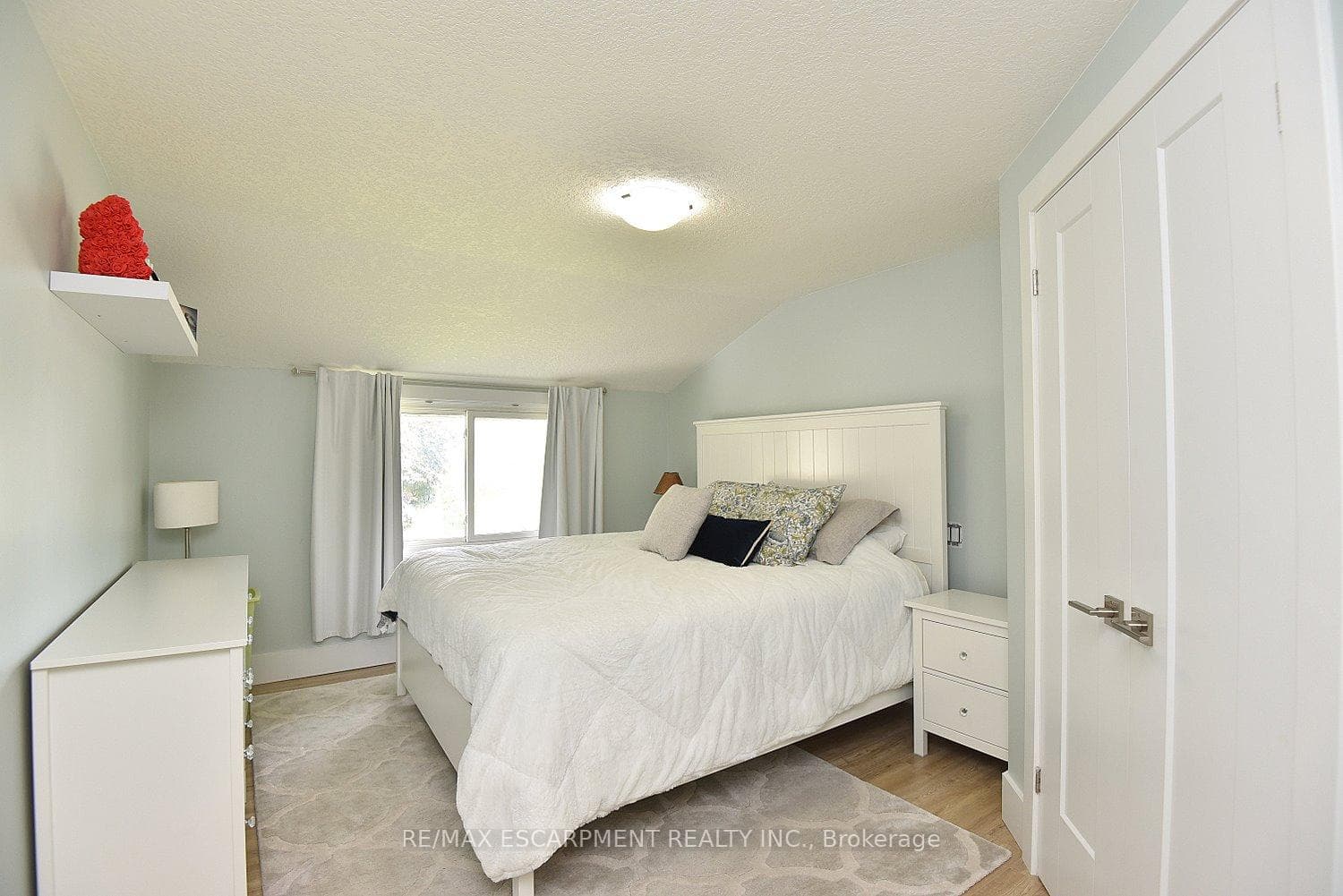 1091 Upper Wellington Street photo 19