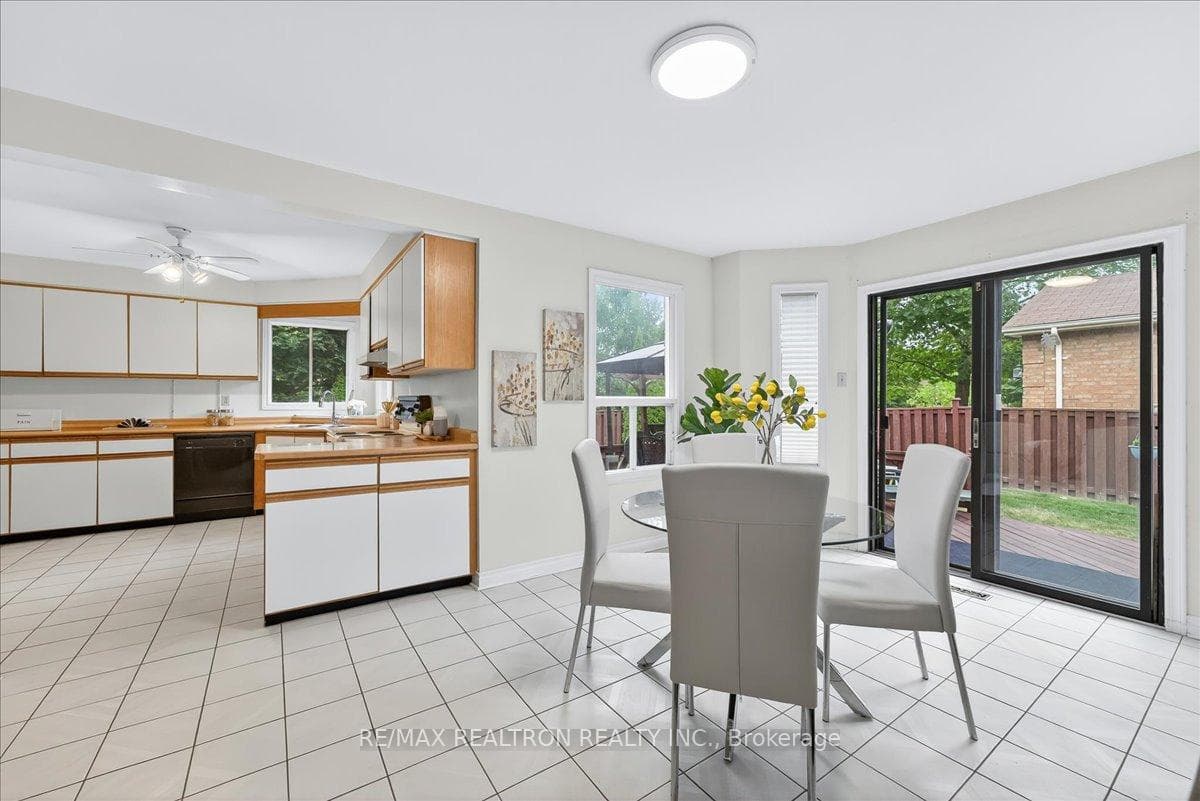 151 Lyndhurst Drive photo 26