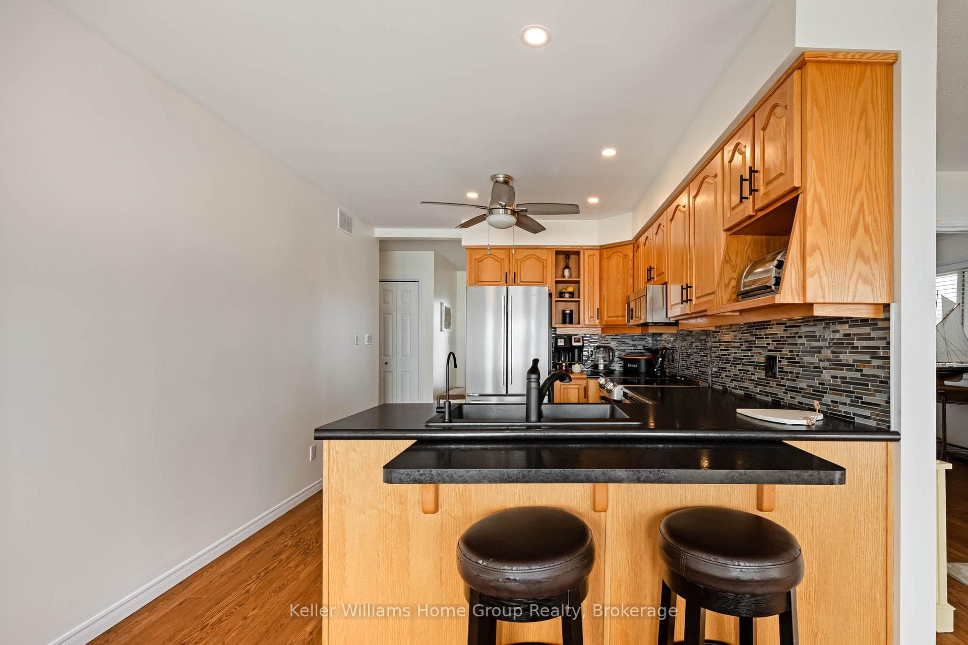 550 MAPLE Avenue photo 16