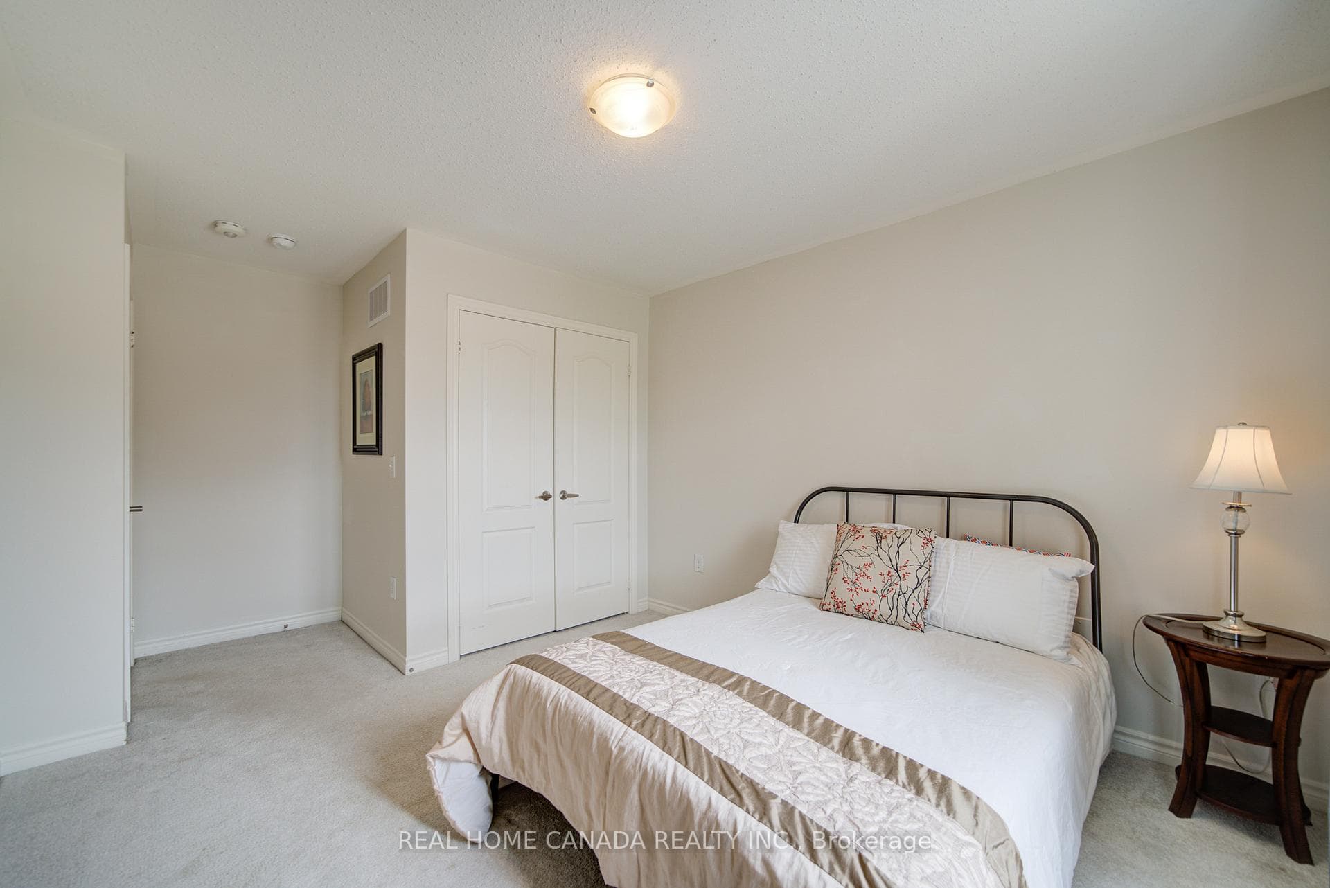 1491 Chretien Street photo 39