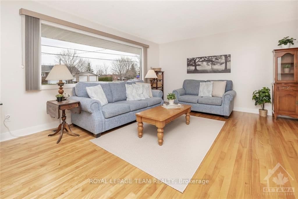 8253 UNITED Avenue photo 5