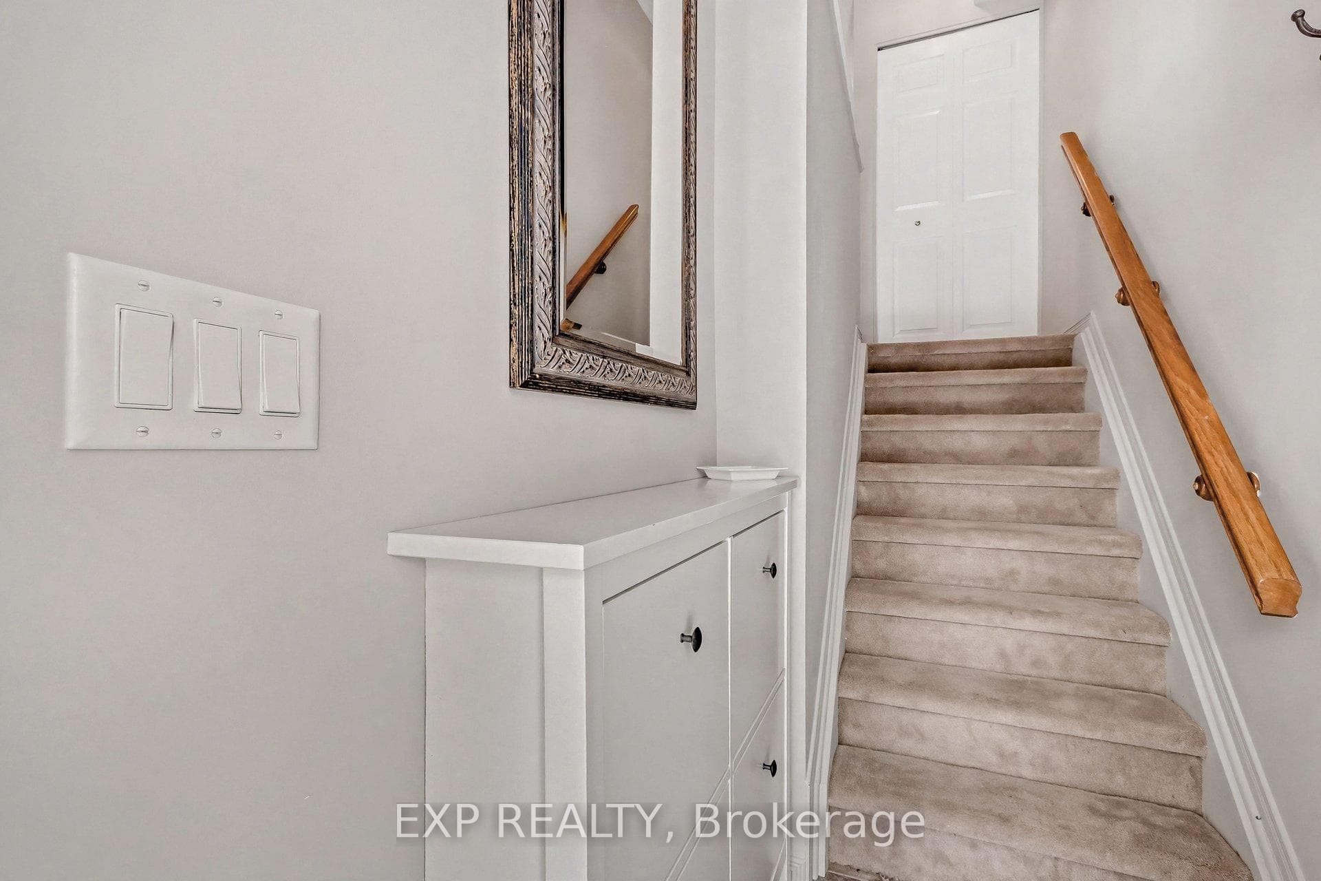 211 Gershwin Private photo 5