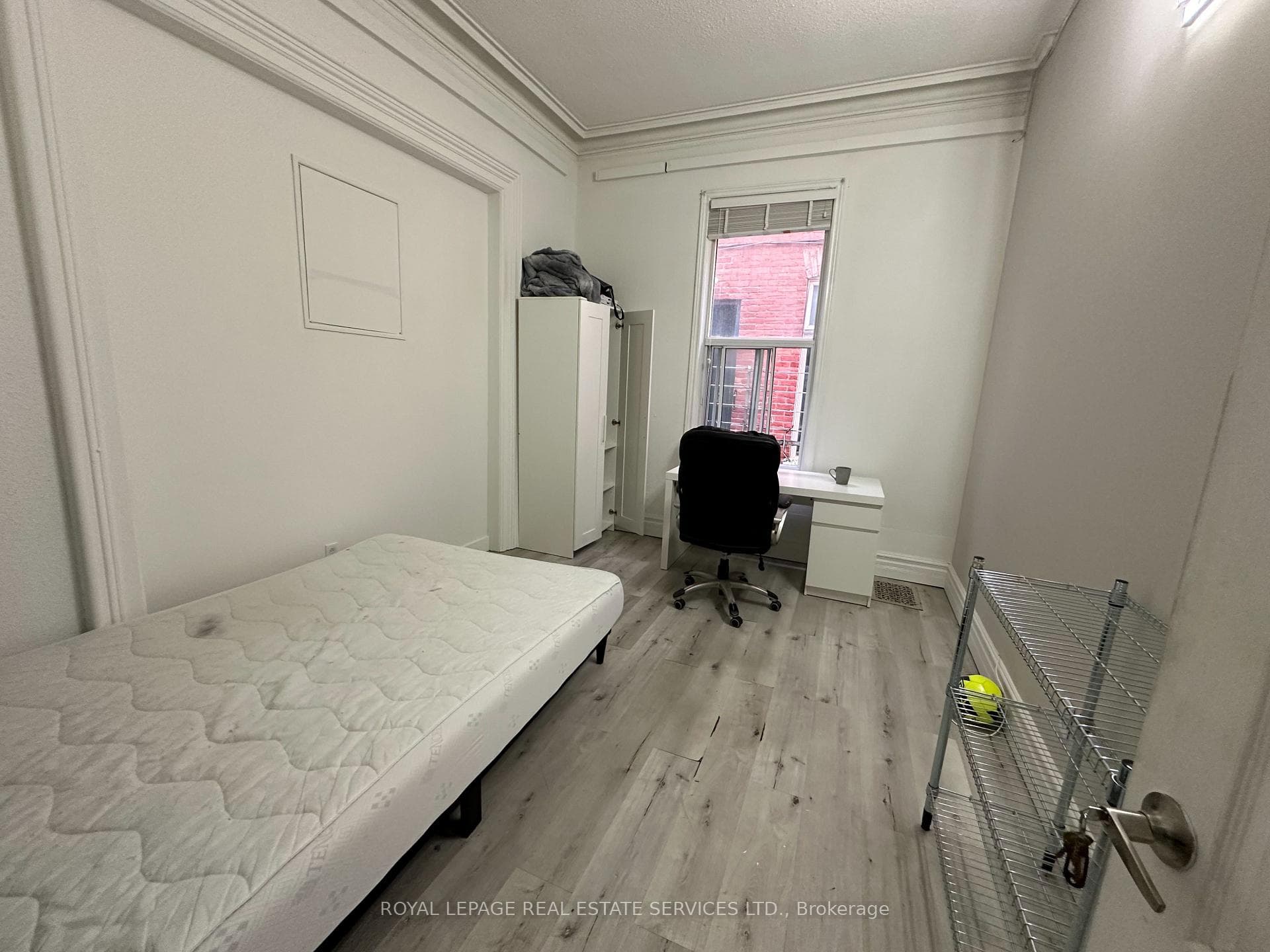 206 Carlton Street Unit 103 photo 2