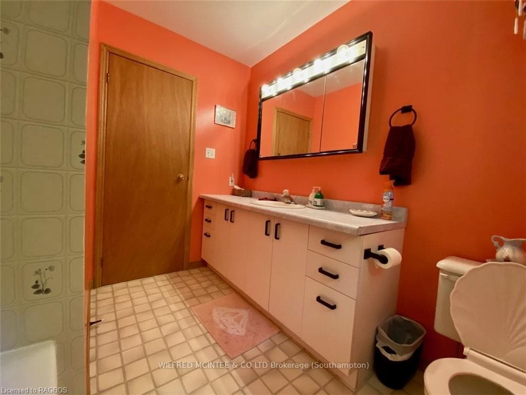 148 THOMPSON Avenue photo 22