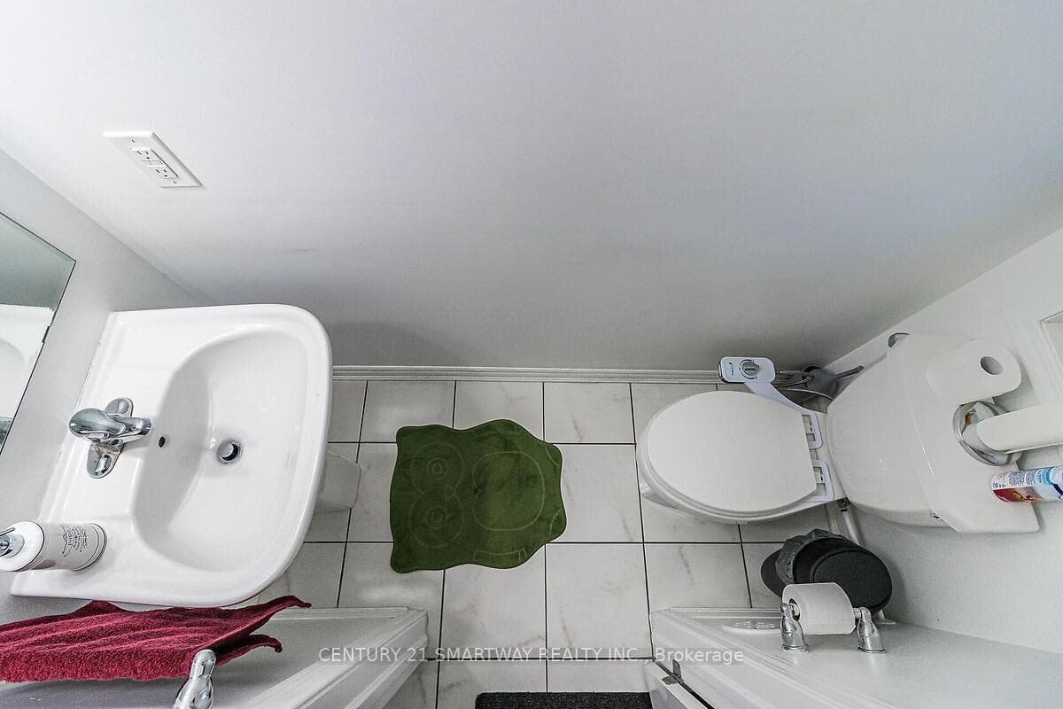 1143 Duignan Crescent photo 7