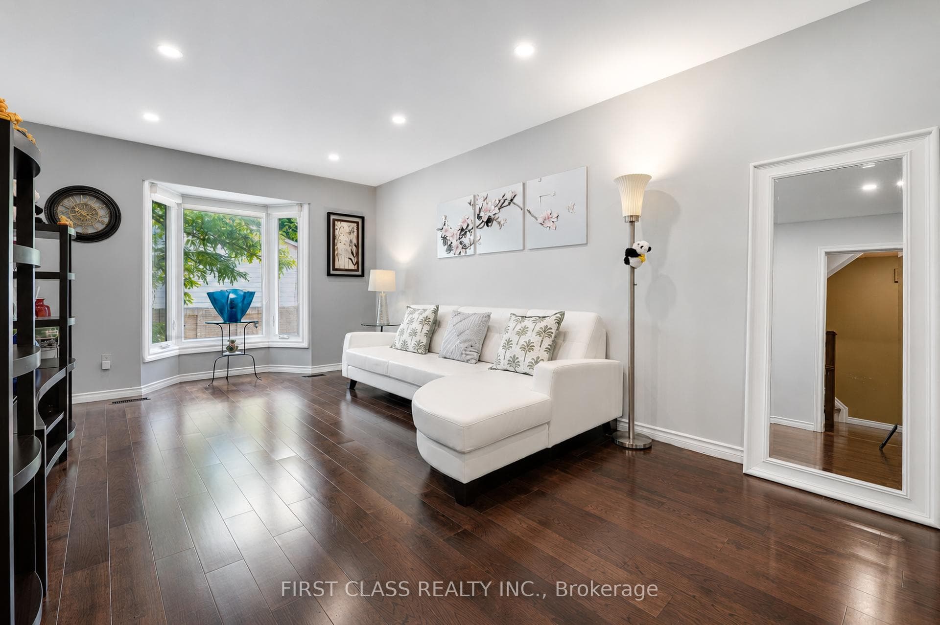 202 Royal Orchard Boulevard photo 10