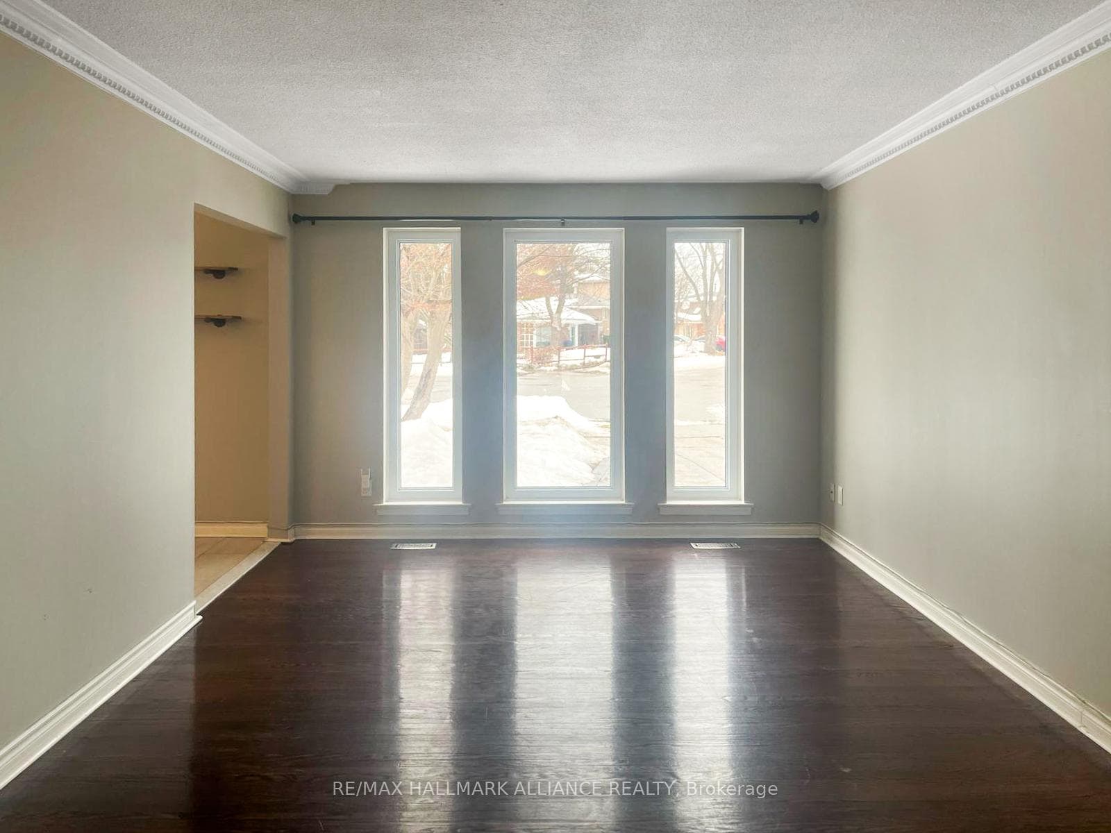 15 Grove Park Crescent Unit Upper photo 3