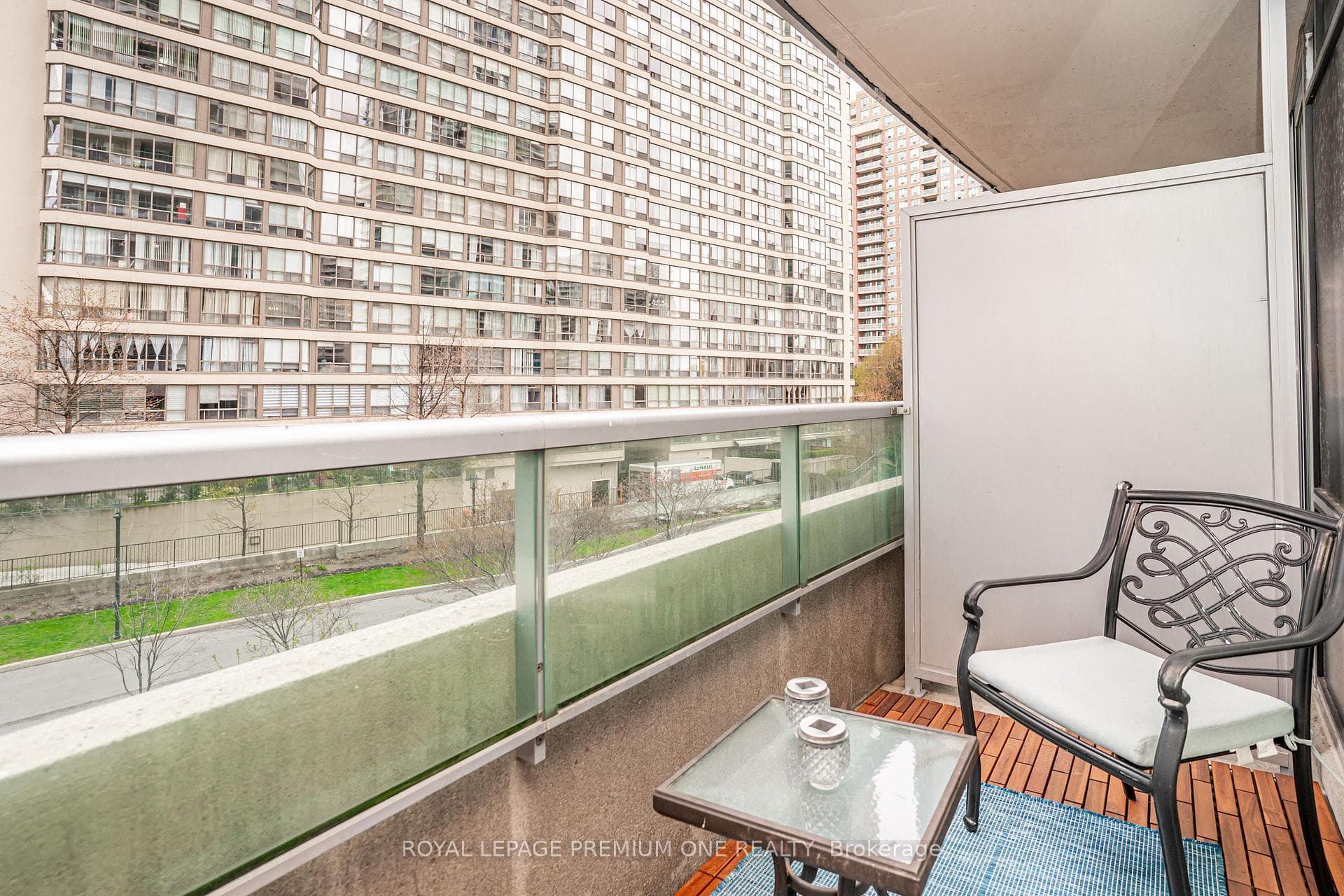 33 Elm Drive Unit 303 photo 19