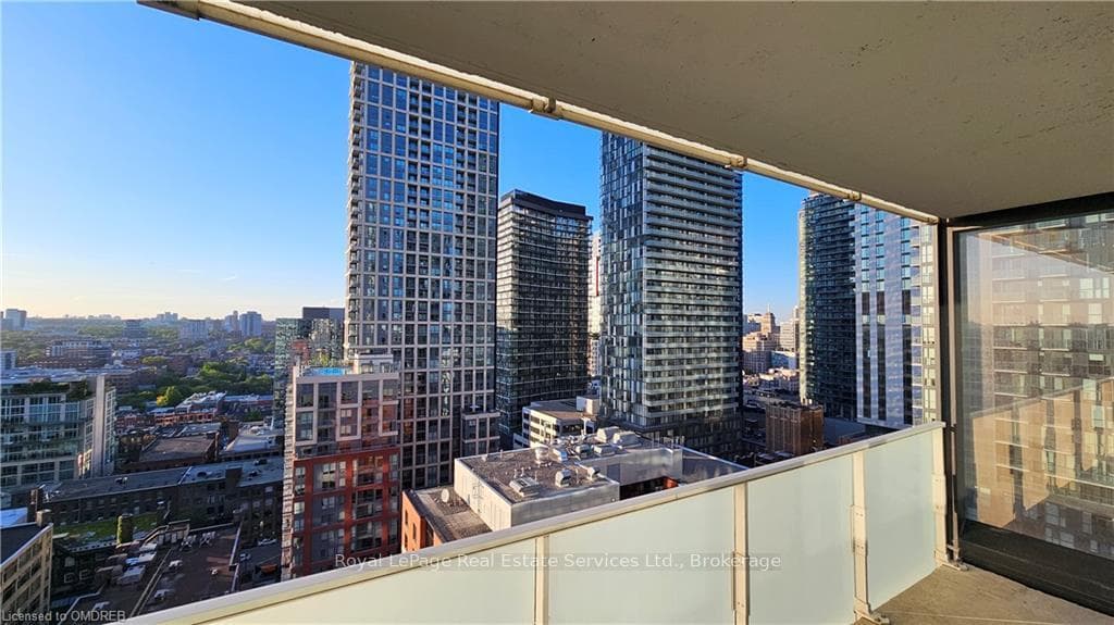 11 CHARLOTTE Street Unit 2106 photo 15