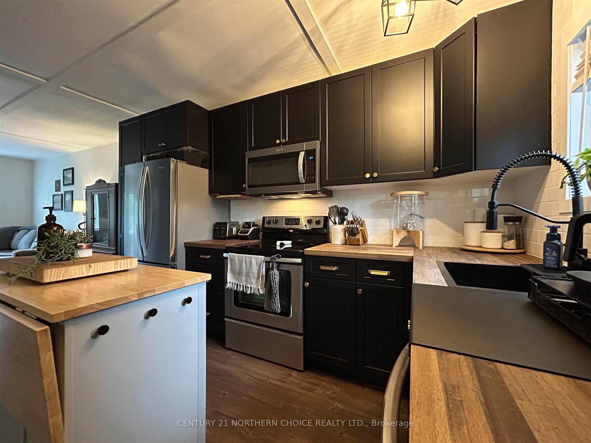 907 SMITH Avenue photo 9