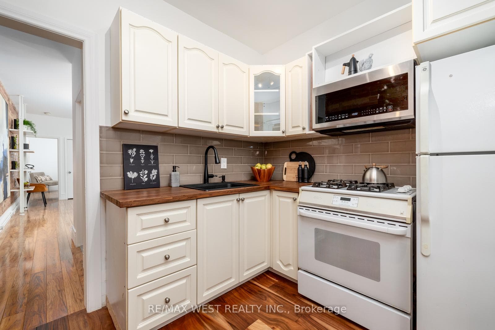 2185 Dundas Street Unit Unit 2 photo 10
