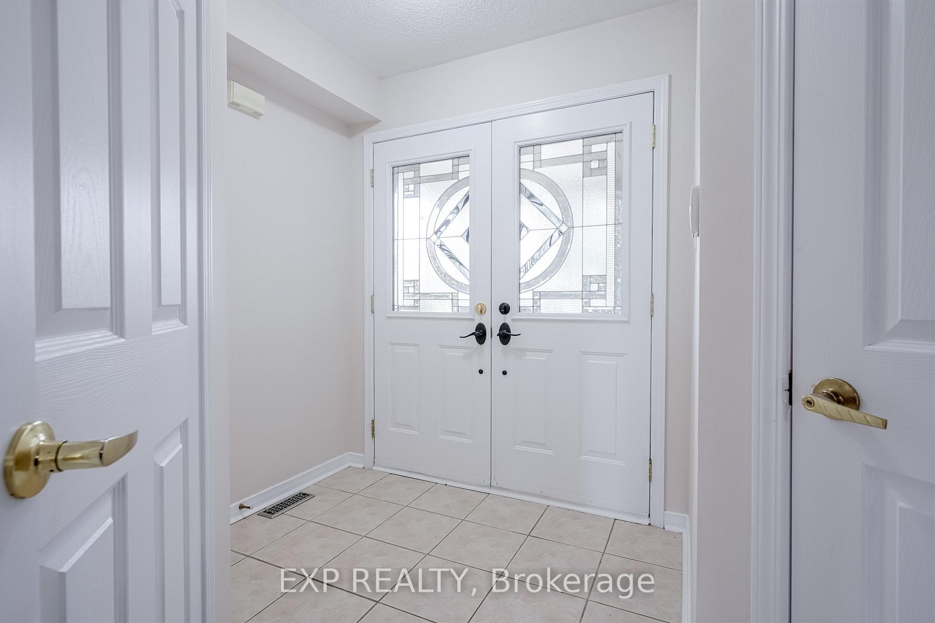 75 Hutton Place photo 4