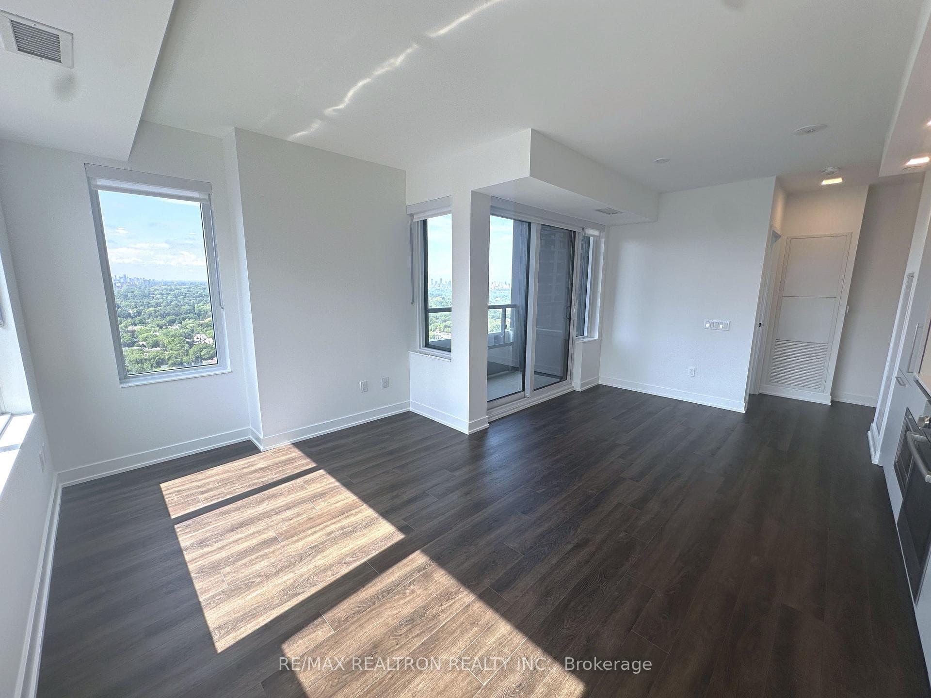 609 Sherbourne Street Unit 3004 photo 17