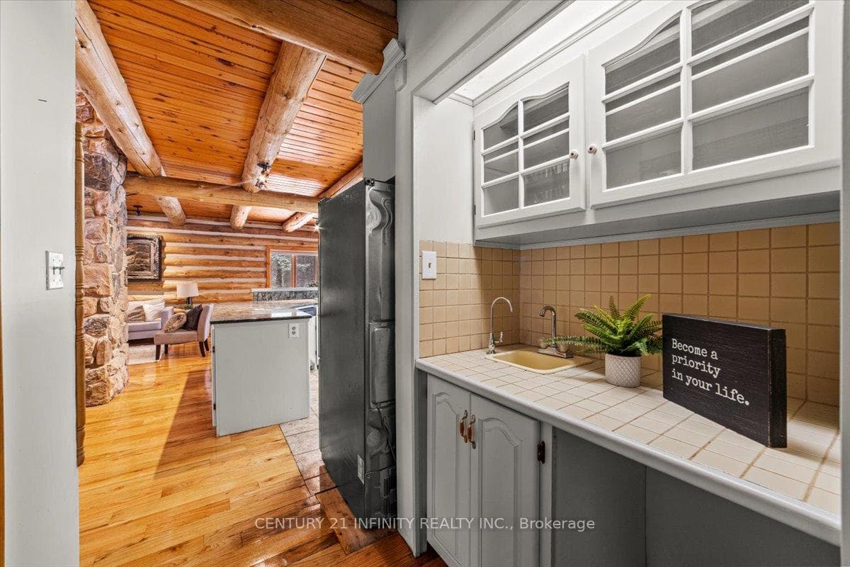 2296 Boundary Road photo 11