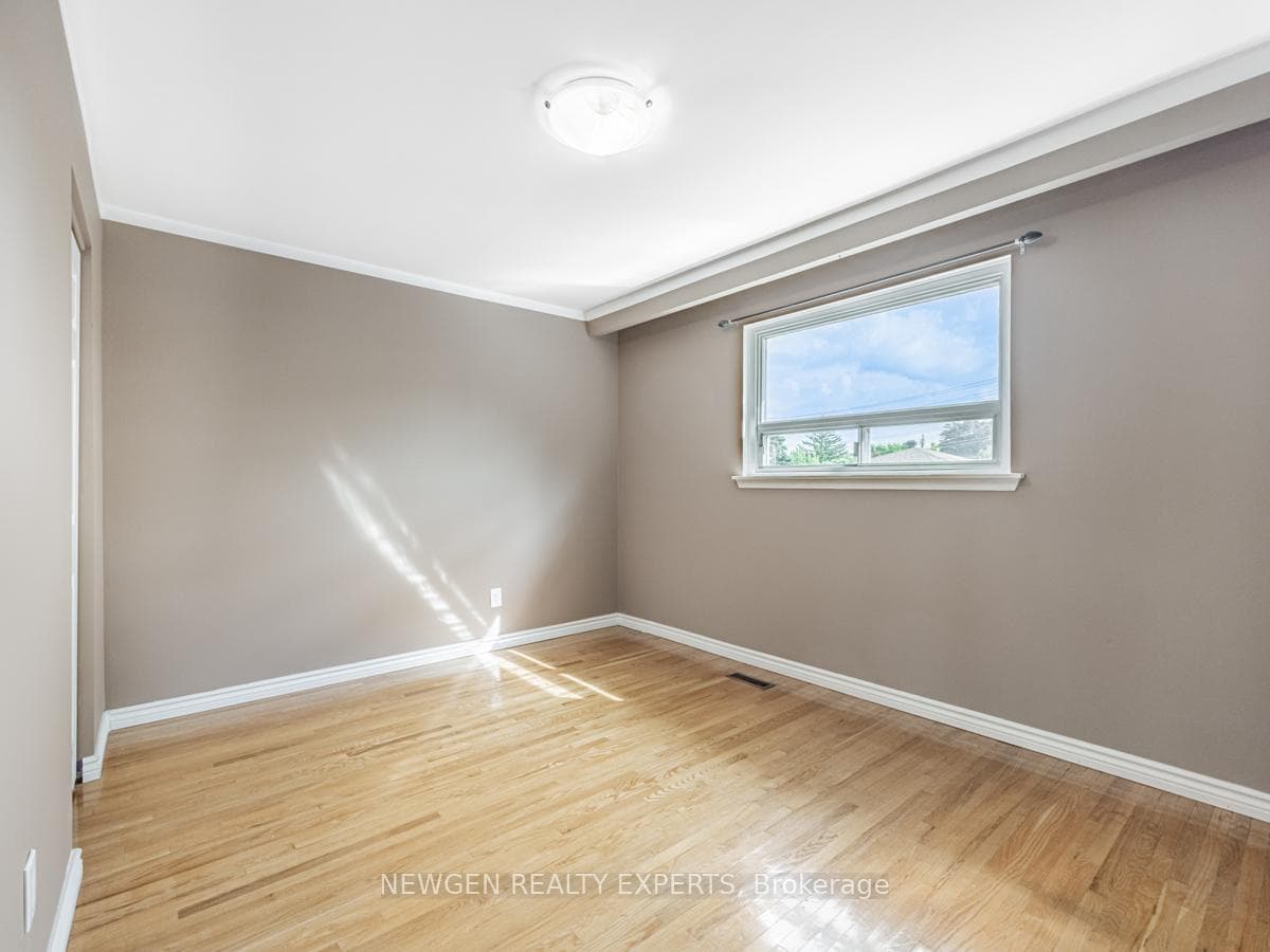 2435 Callum Avenue photo 13