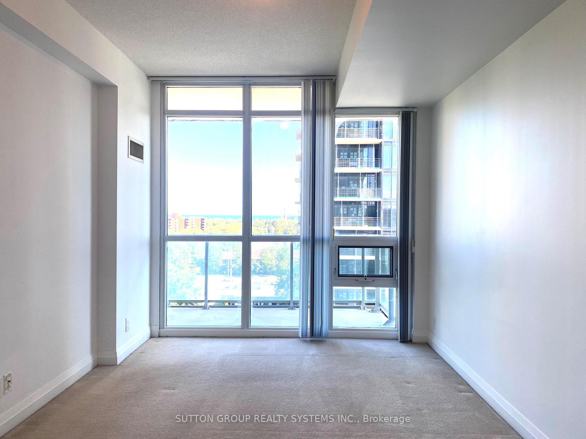 1055 Southdown Road Unit 910 photo 10