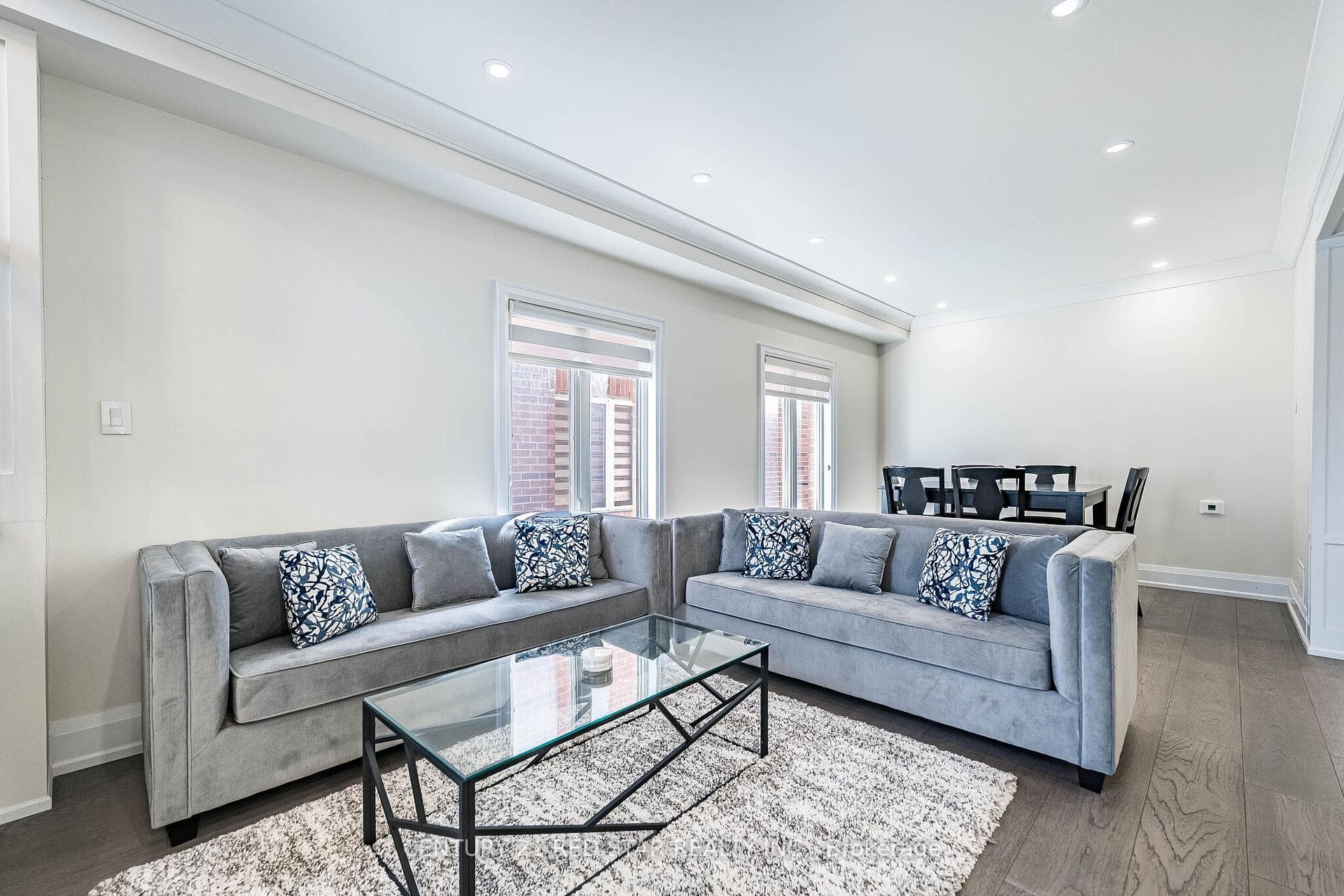 396 Derrydale Drive photo 6