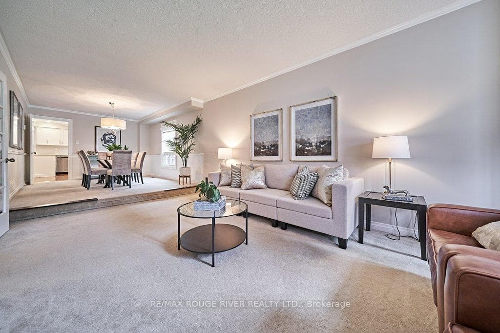 62 Lipton Crescent photo 5