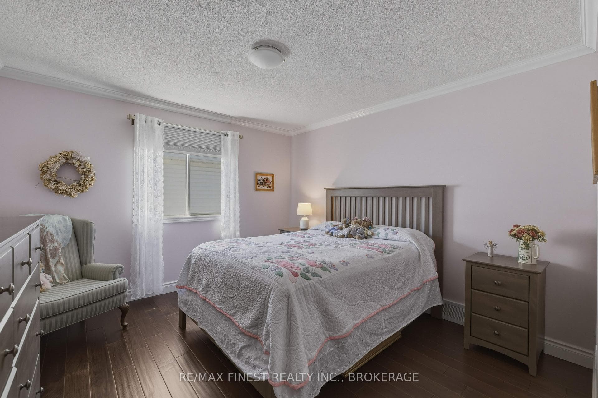 320 Friarhill Crescent photo 20