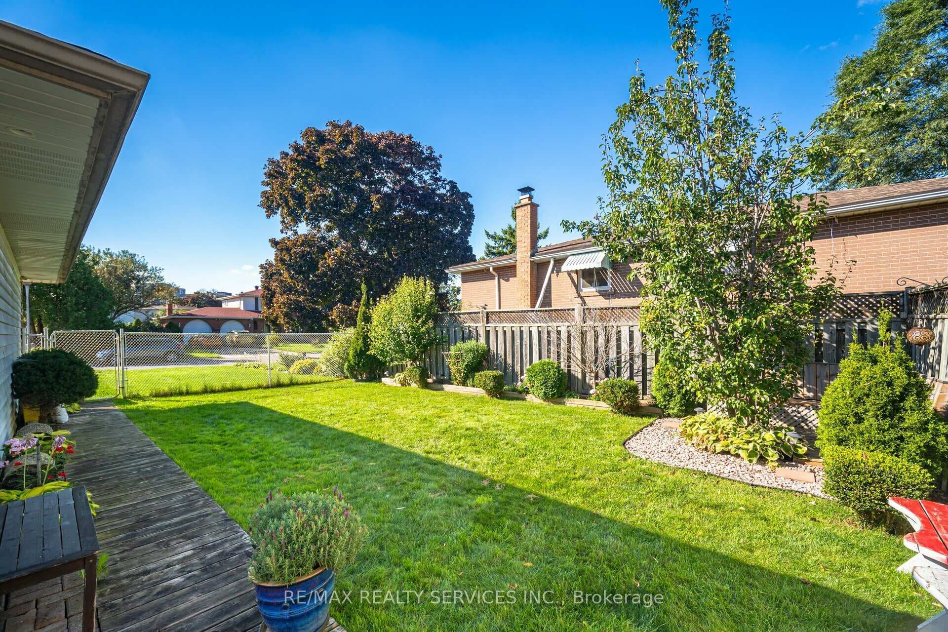 1 Ellendale Crescent photo 18