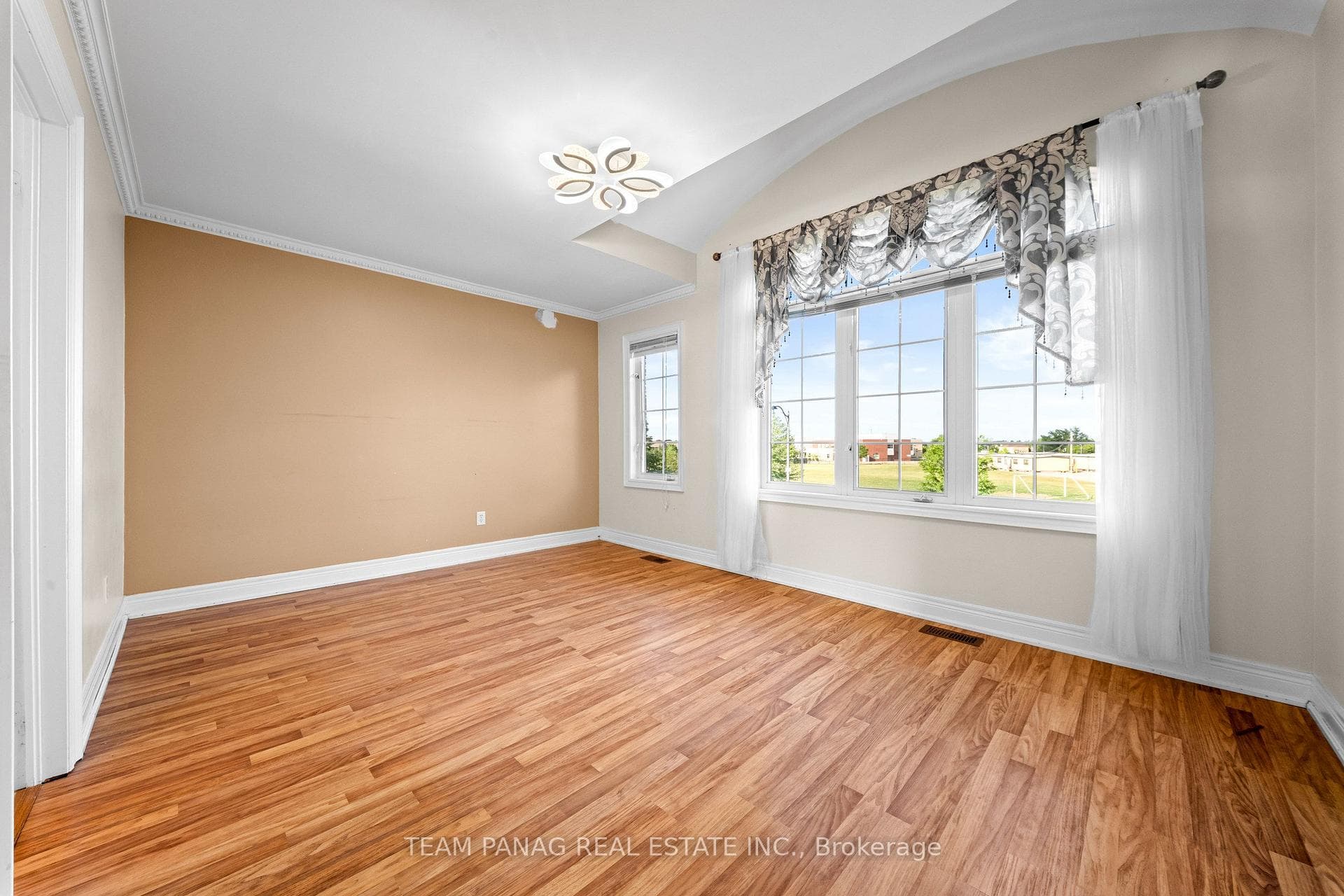 52 Mount Royal Circle photo 32