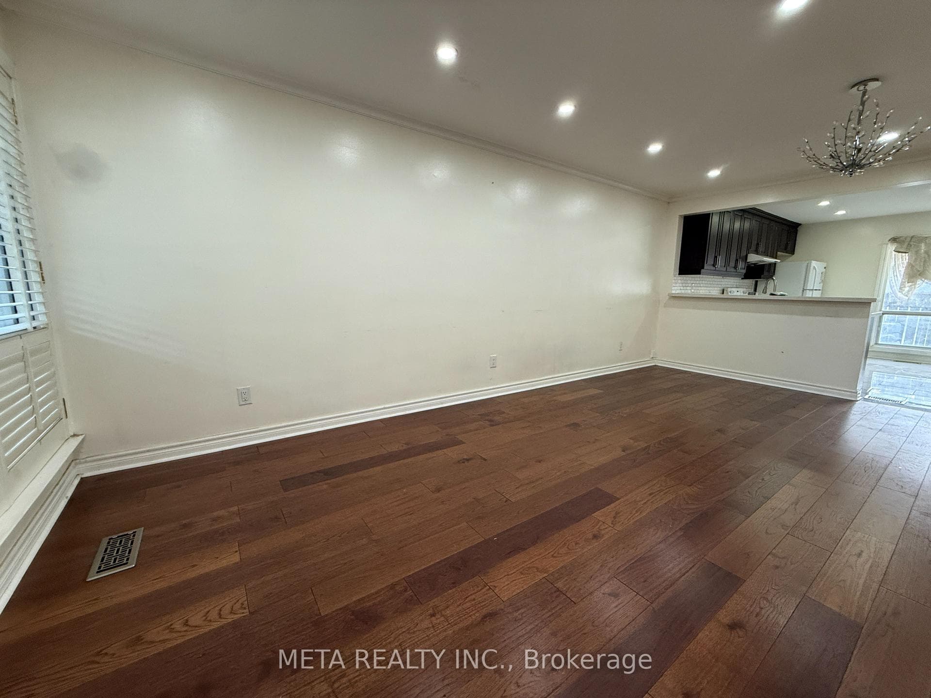 556 Mccowan Road photo 3