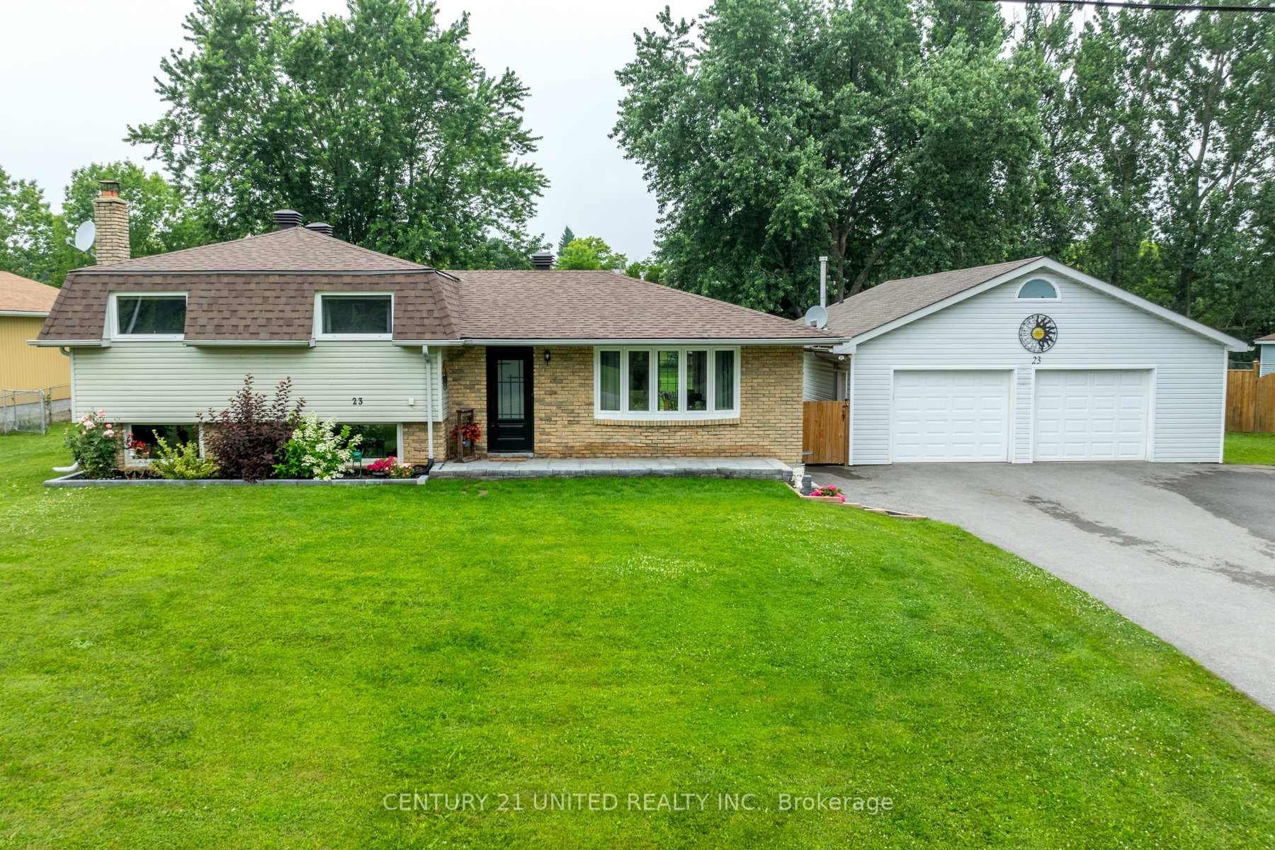 23 Janet Drive photo 2