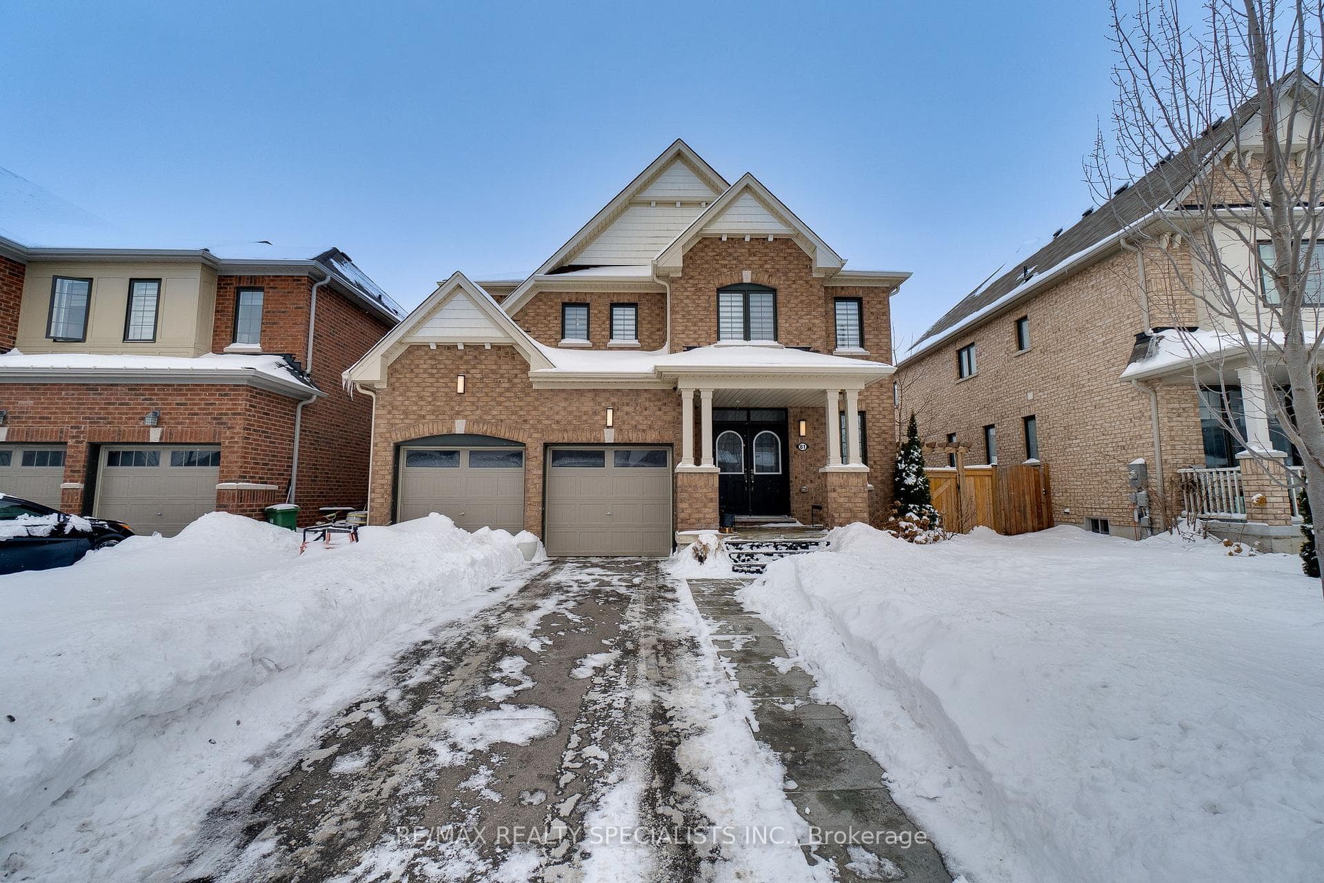 81 Larry Crescent photo 3