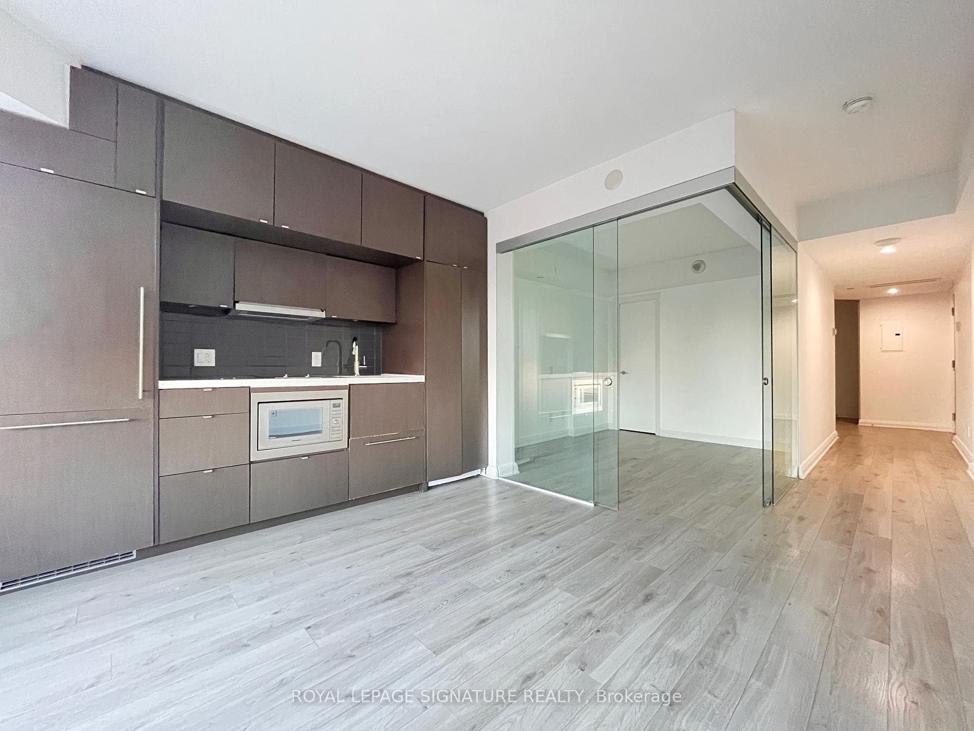 155 Yorkville Avenue Unit 520 photo 3