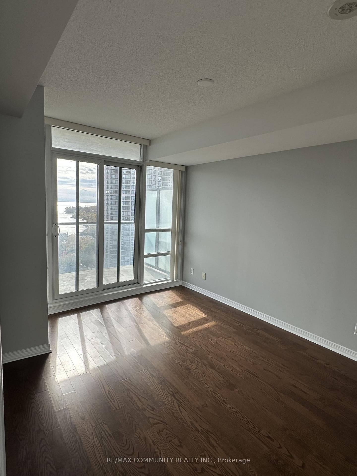 2240 Lakeshore Boulevard Unit 1501 photo 11