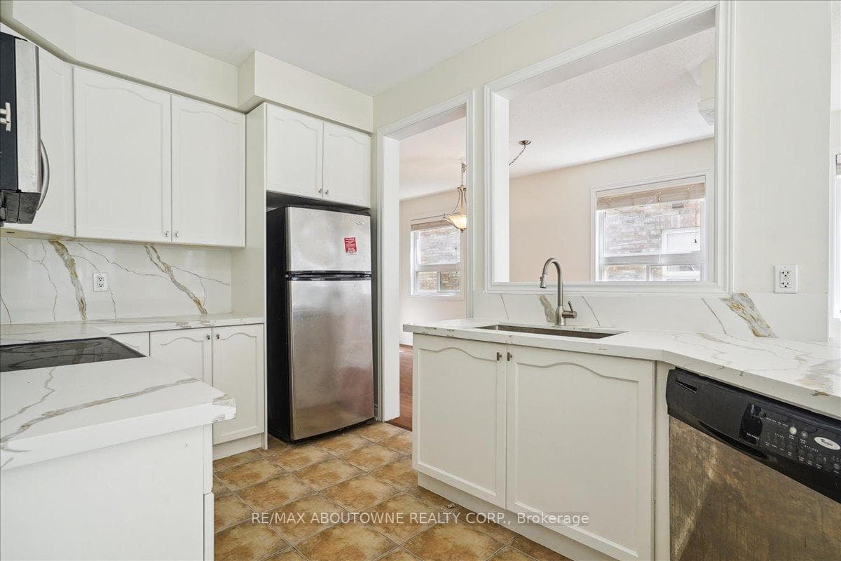 2453 Old Brompton Way photo 15