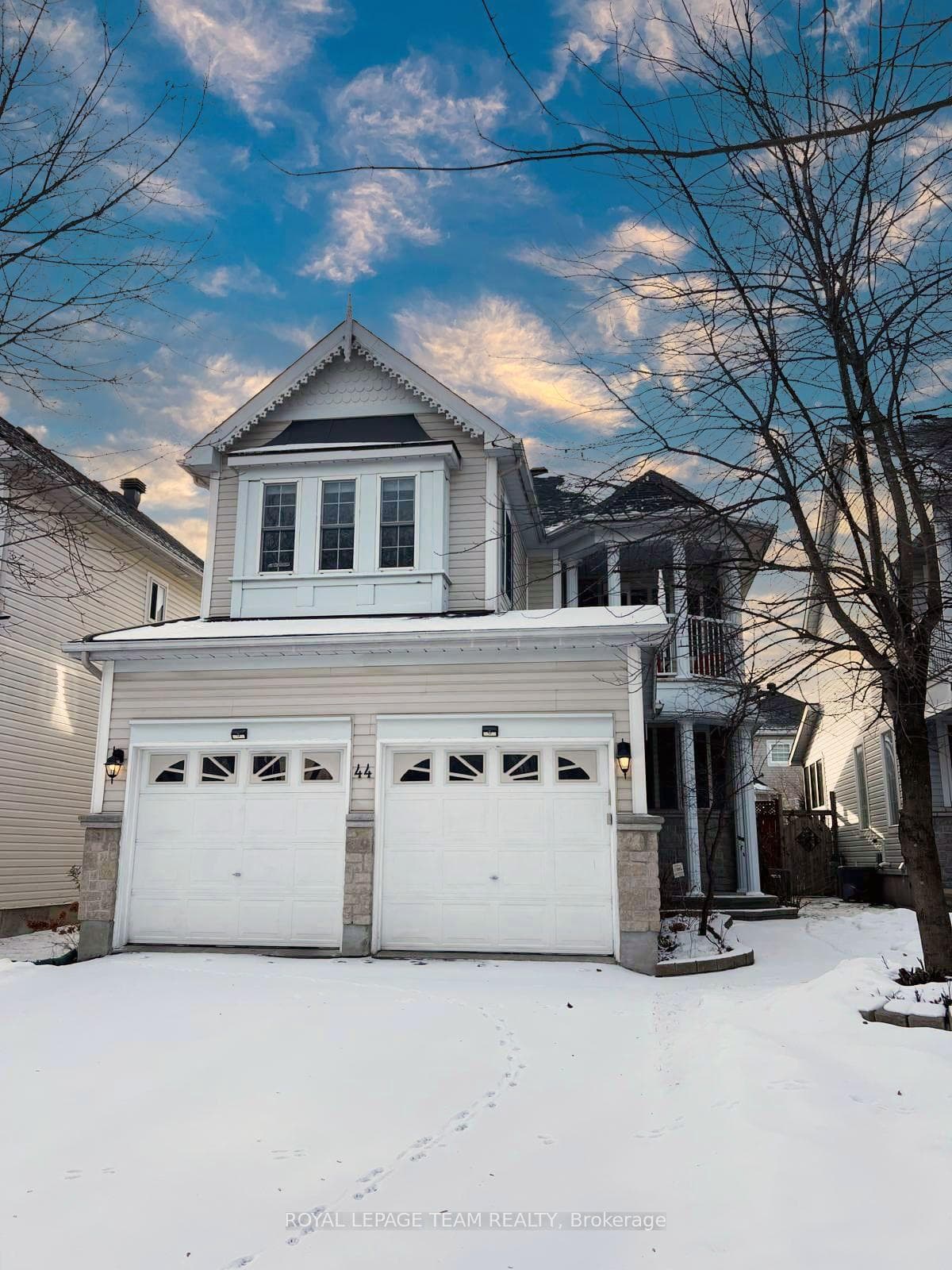 44 GRENGOLD Way photo 1