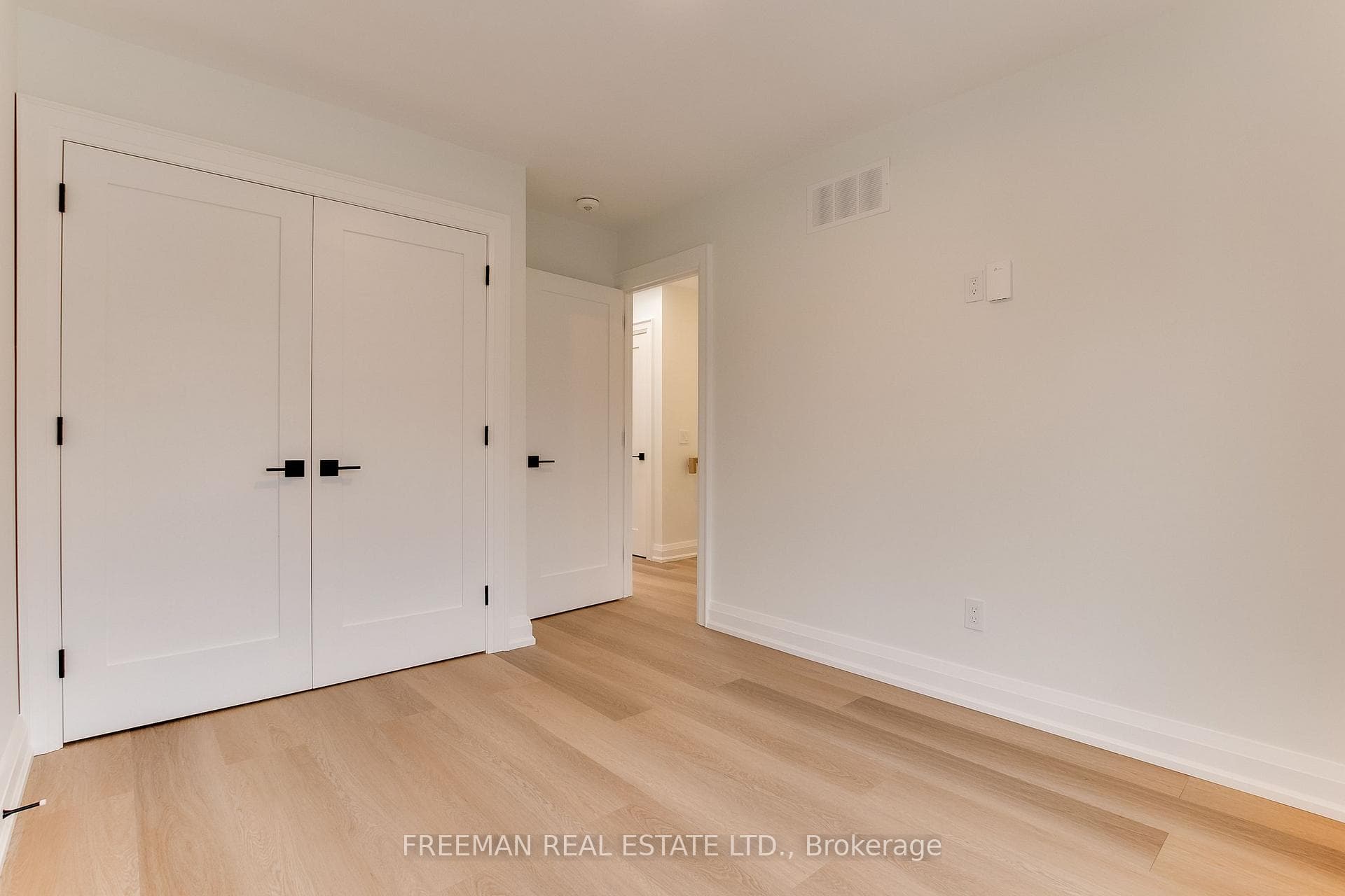 771 Manning Avenue Unit Laneway photo 17