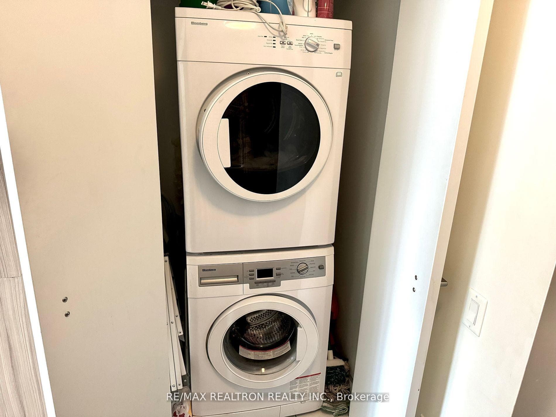 290 Adelaide Street Unit 1607 photo 16