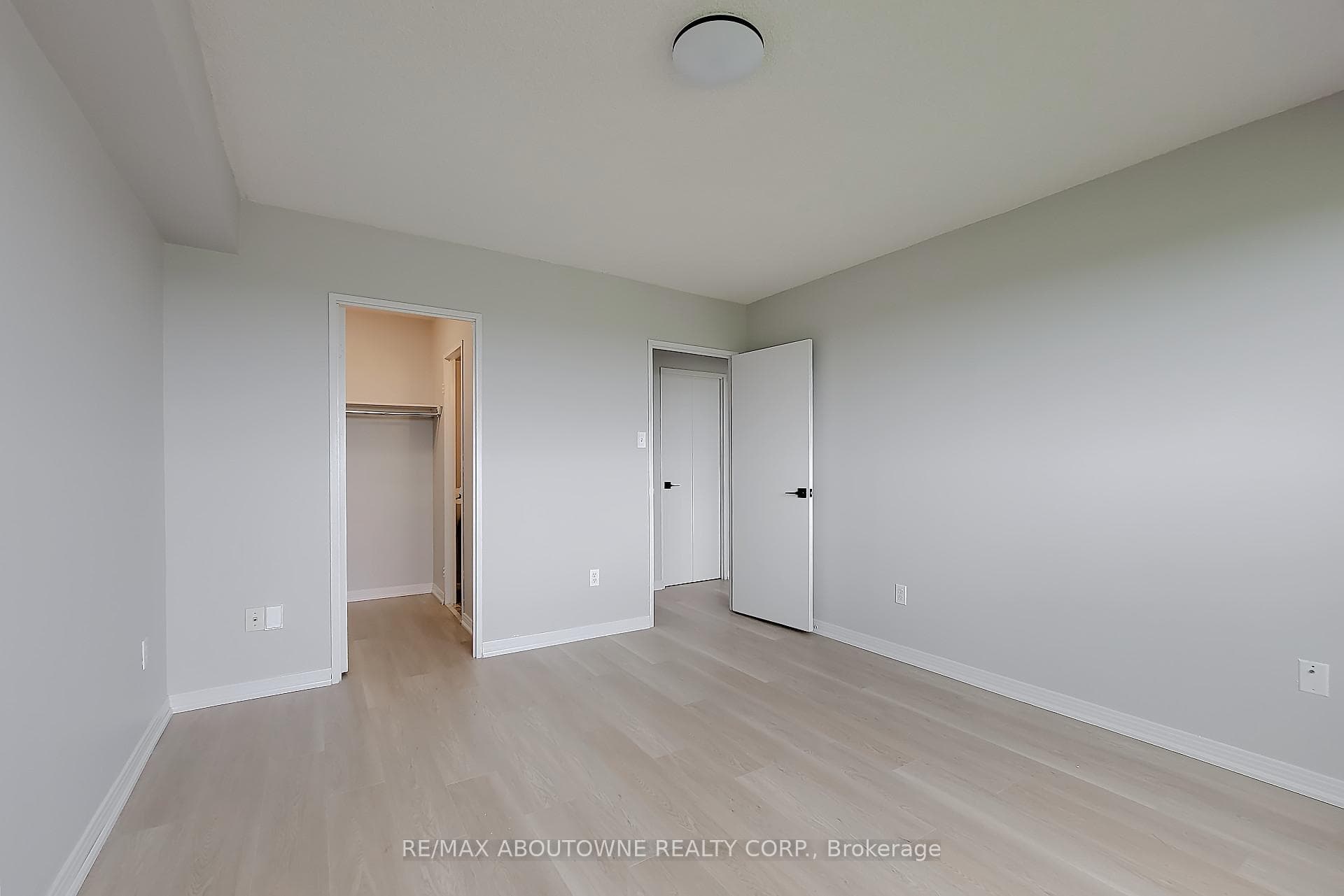 1359 White Oaks Boulevard Unit 1207 photo 17